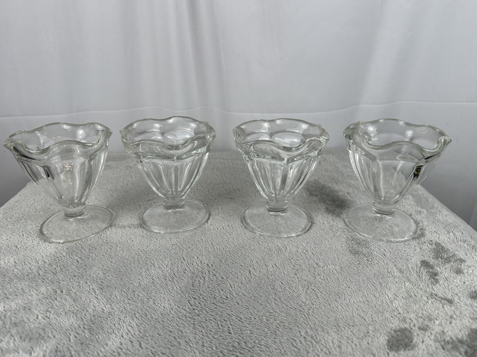 Lot of 4 Vintage Ice Cream Sundae Dishes Parfait Dessert Bowl Tulip Kids Party
