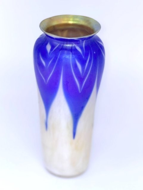 White Luster Vase With Blue Pulled Feather Design. Saul Alcaraz