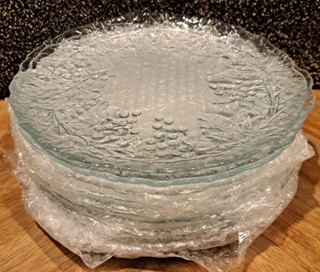 Cristal D’Arques-Durand Mallory Grapes & Leaves Design 10.5″ Glass Dinner Plates