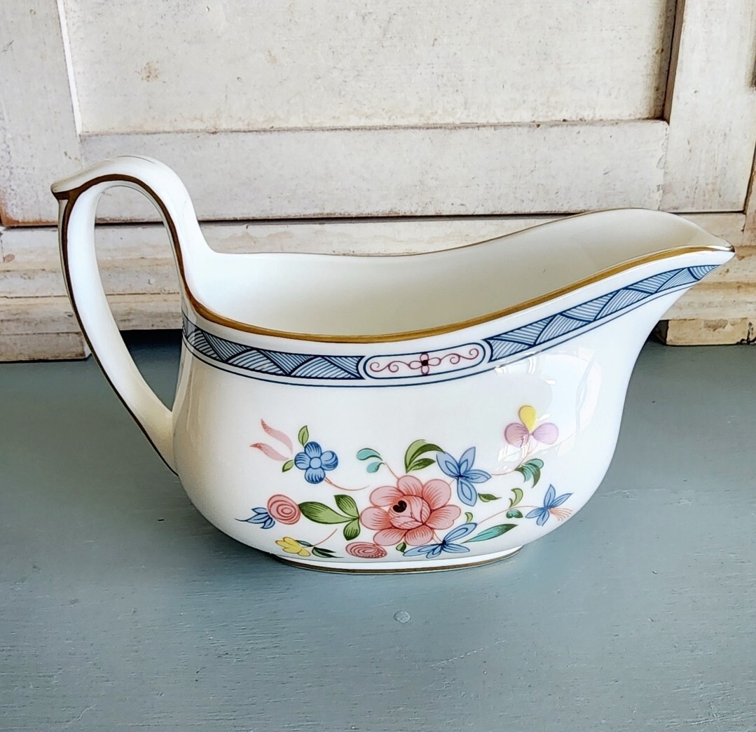Wedgwood MONTCALM Gravy Boat Floral Blue Lines Triangle Band Gold Trim
