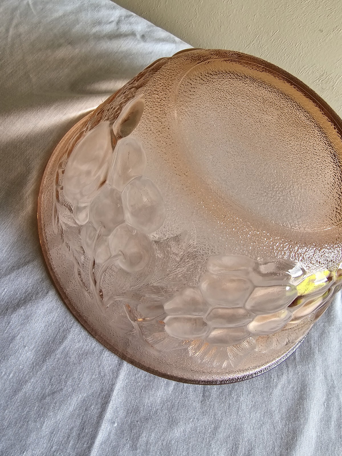 VTG Kig Indonesia Pink Pressed Glass Embossed Fruit Pattern 9″ Serving Bowl