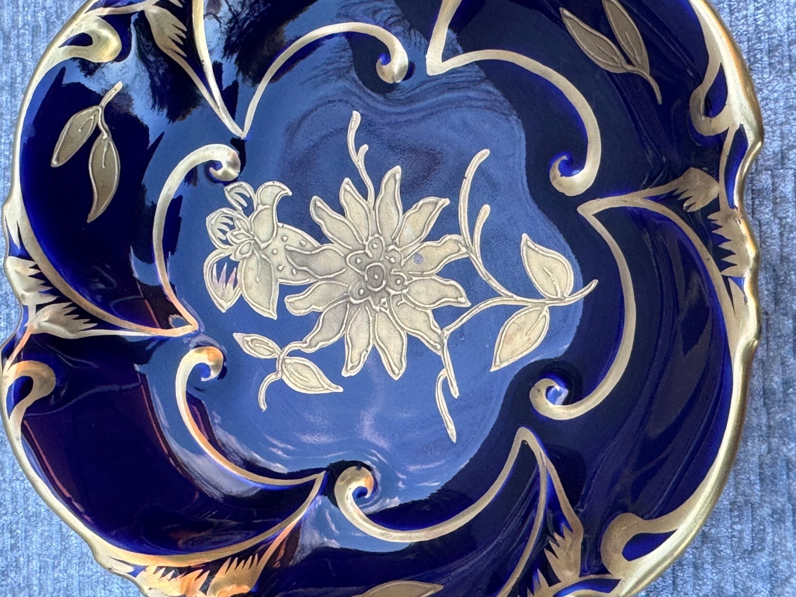 ECHT KOBALT BOWL J.L. MENAU COBALT BLUE GOLD LEAF VICTORIAN FLORAL VINE DESIGNS