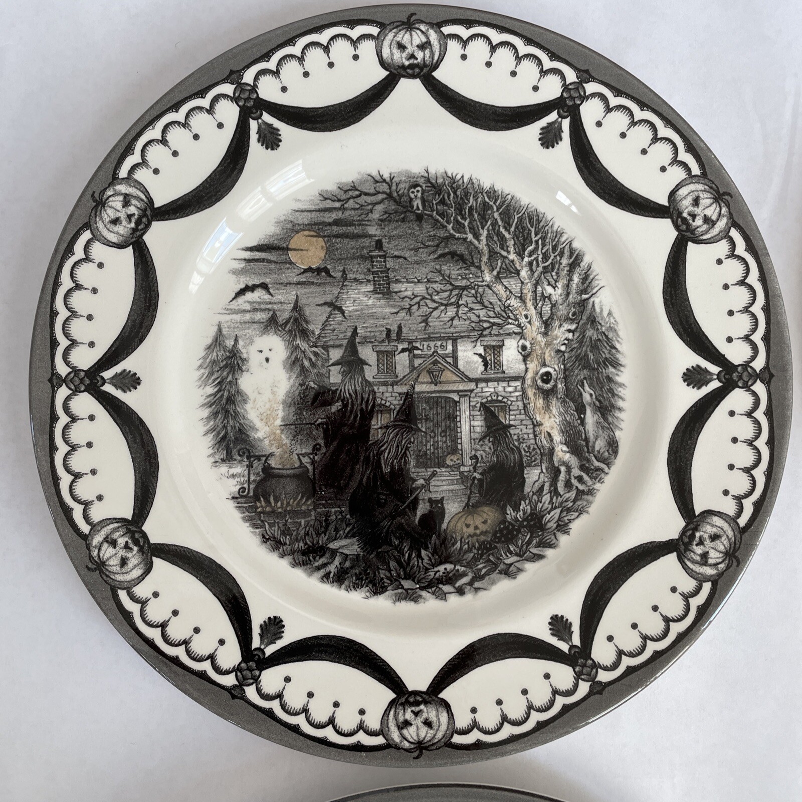Royal Stafford Halloween Wicked Witches Coven Spell Cat Dinner Plates set 4 RARE