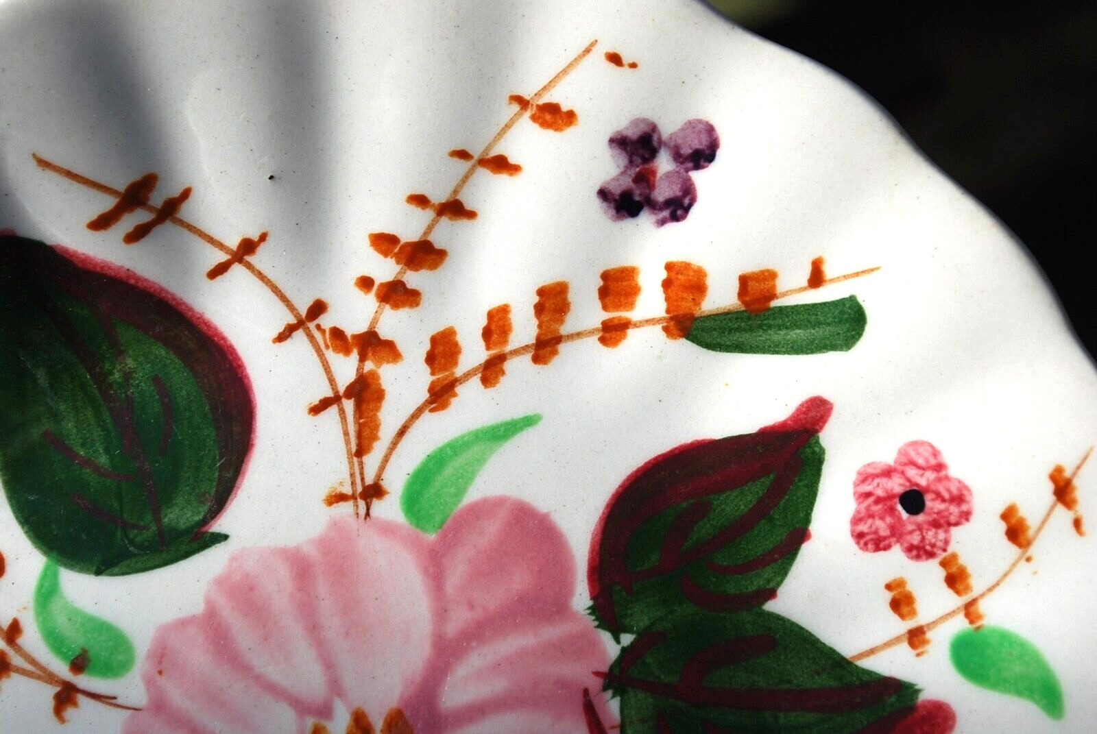 Antique Early Spongeware Plate Stick Spatter Ware HAND PAINTED FLORAL Swirl