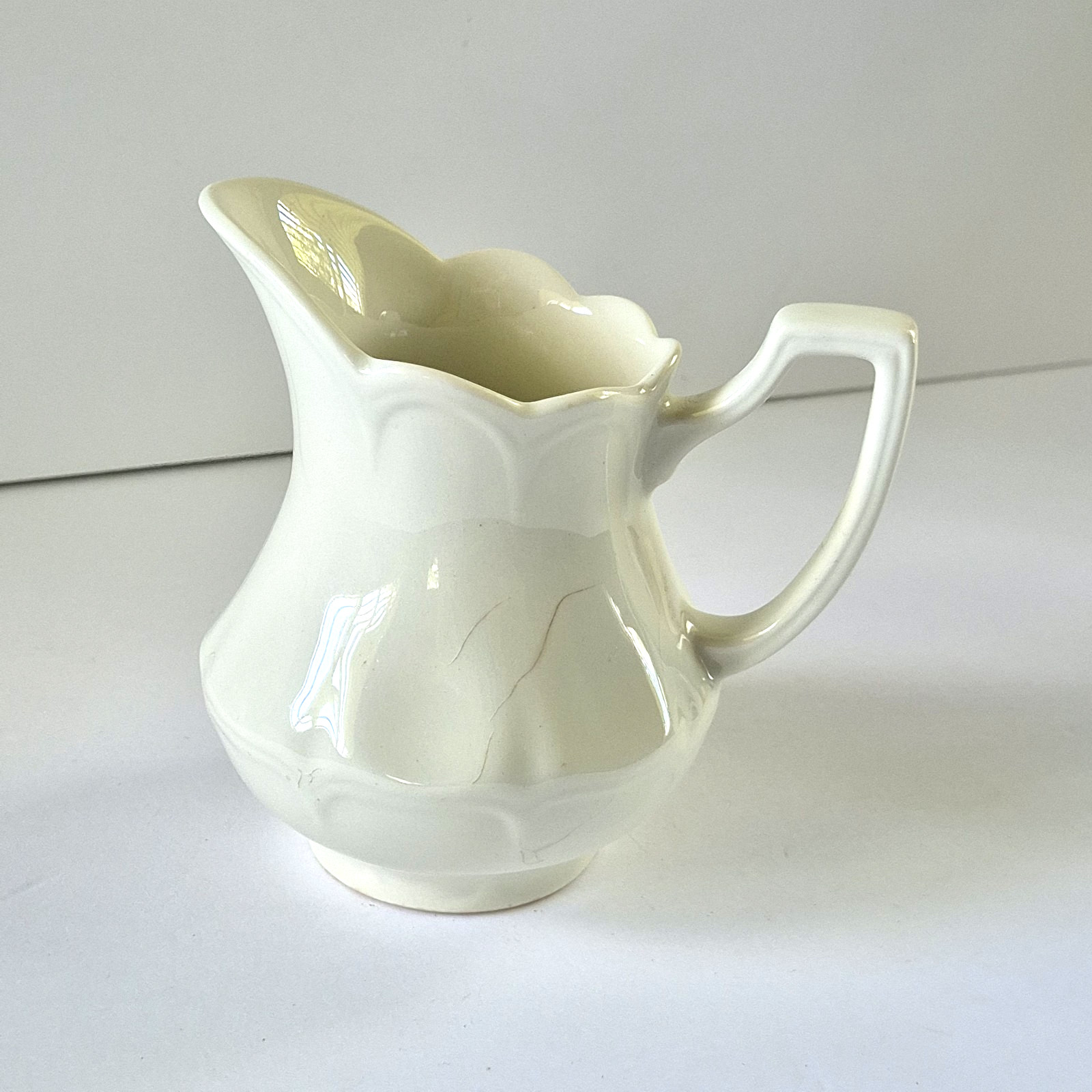 STAFFORDSHIRE J & G MEAKIN CREAMER AND SUGAR BOWL WITH LID WHITE VTG