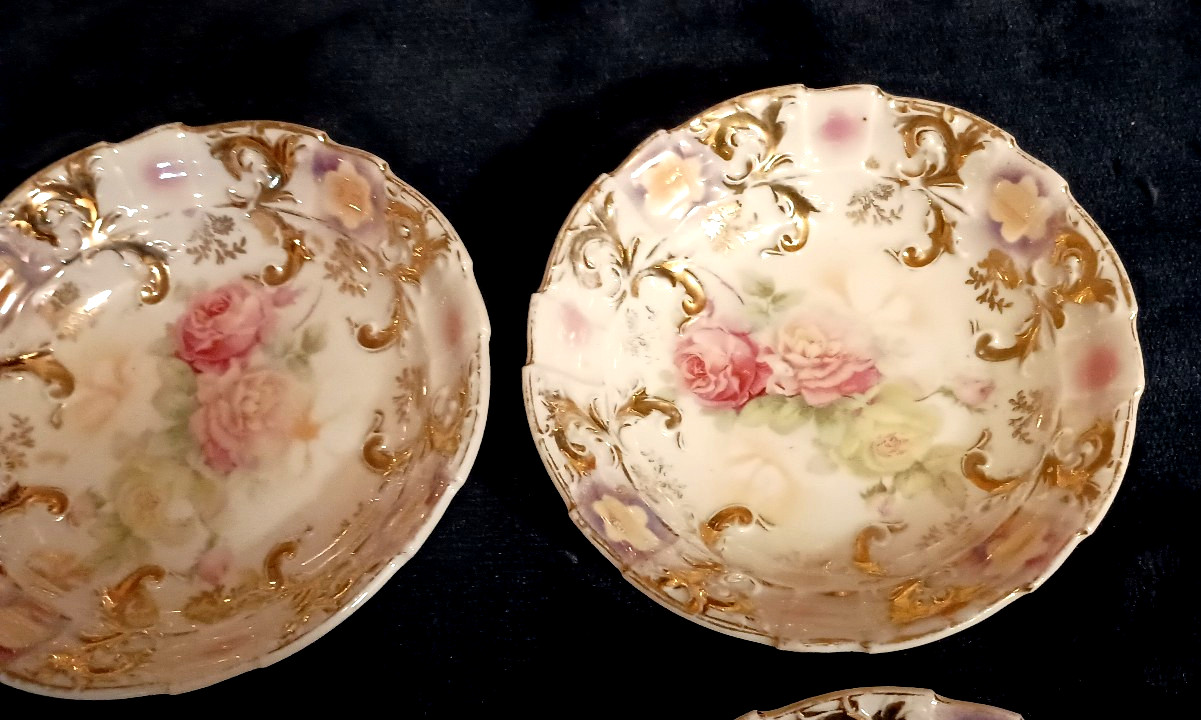 Vintage German Flowers and Puffy Leaves Decorative/Fruit Bowl SET OF 4