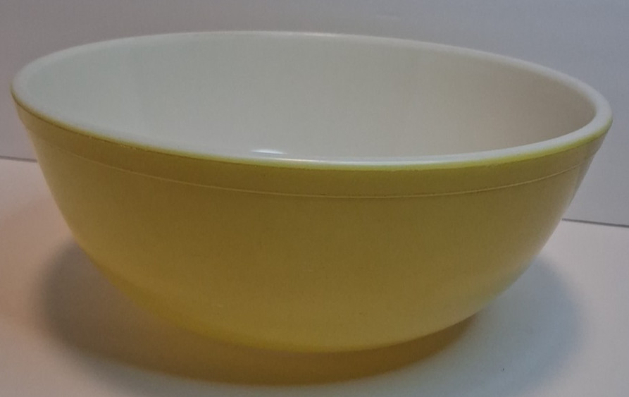 PYREX Primary Yellow #404 4 Quart & Blue #401 Mixing Bowls Very Good Condition