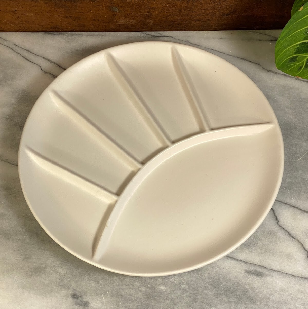 Vintage Japanese White Ivory Stoneware 9″ Divided Round Plates ~ Set of 6
