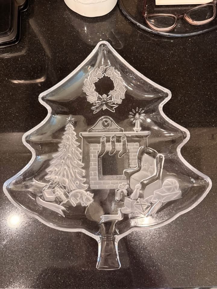 Mikasa Crystal Holiday Classic 13.5 inch Christmas Tree Shaped Serving Platter