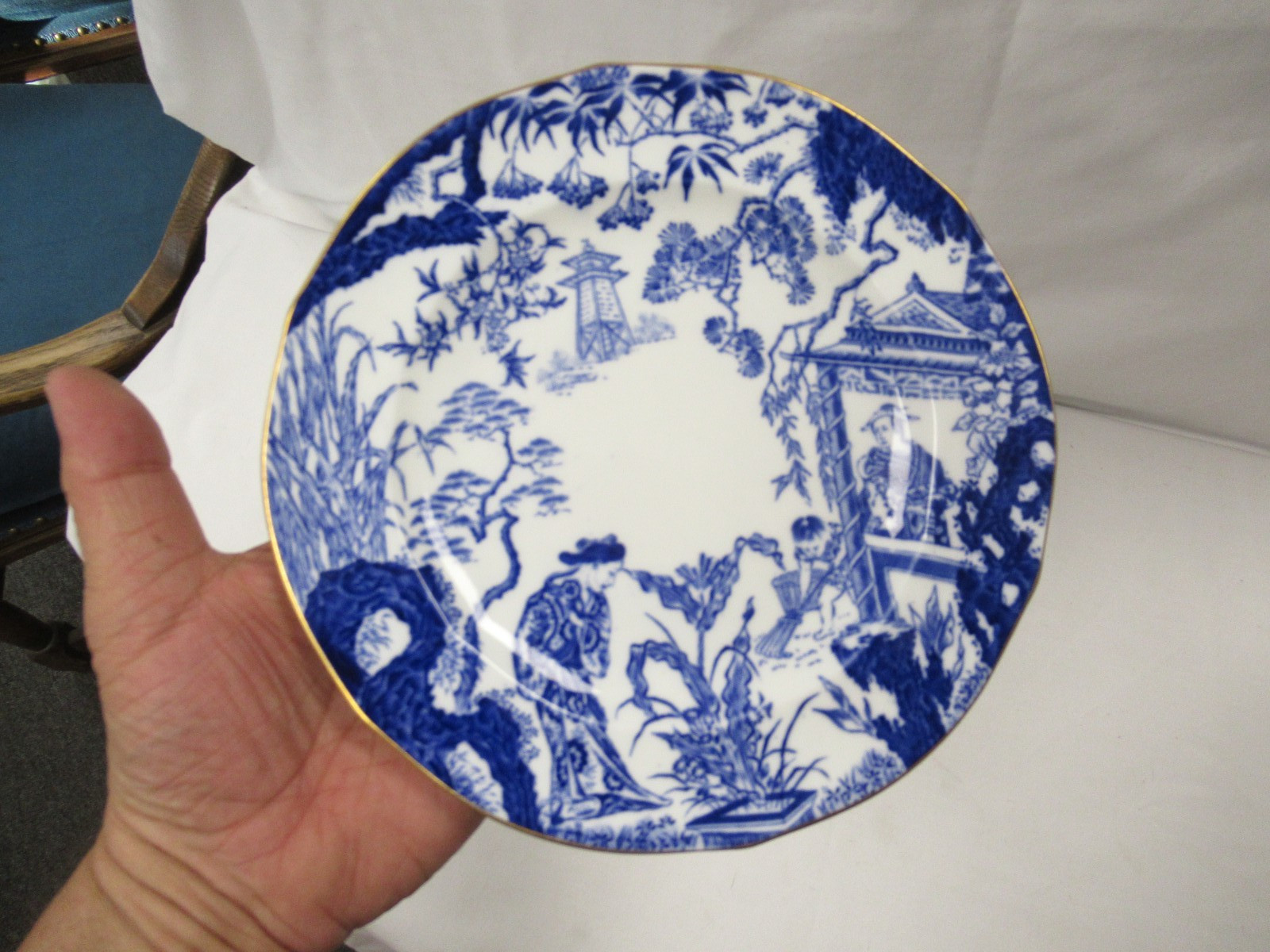 (1) Royal Crown Derby England China Blue Mikado Lunch Plate 8 1/4″ Excellent