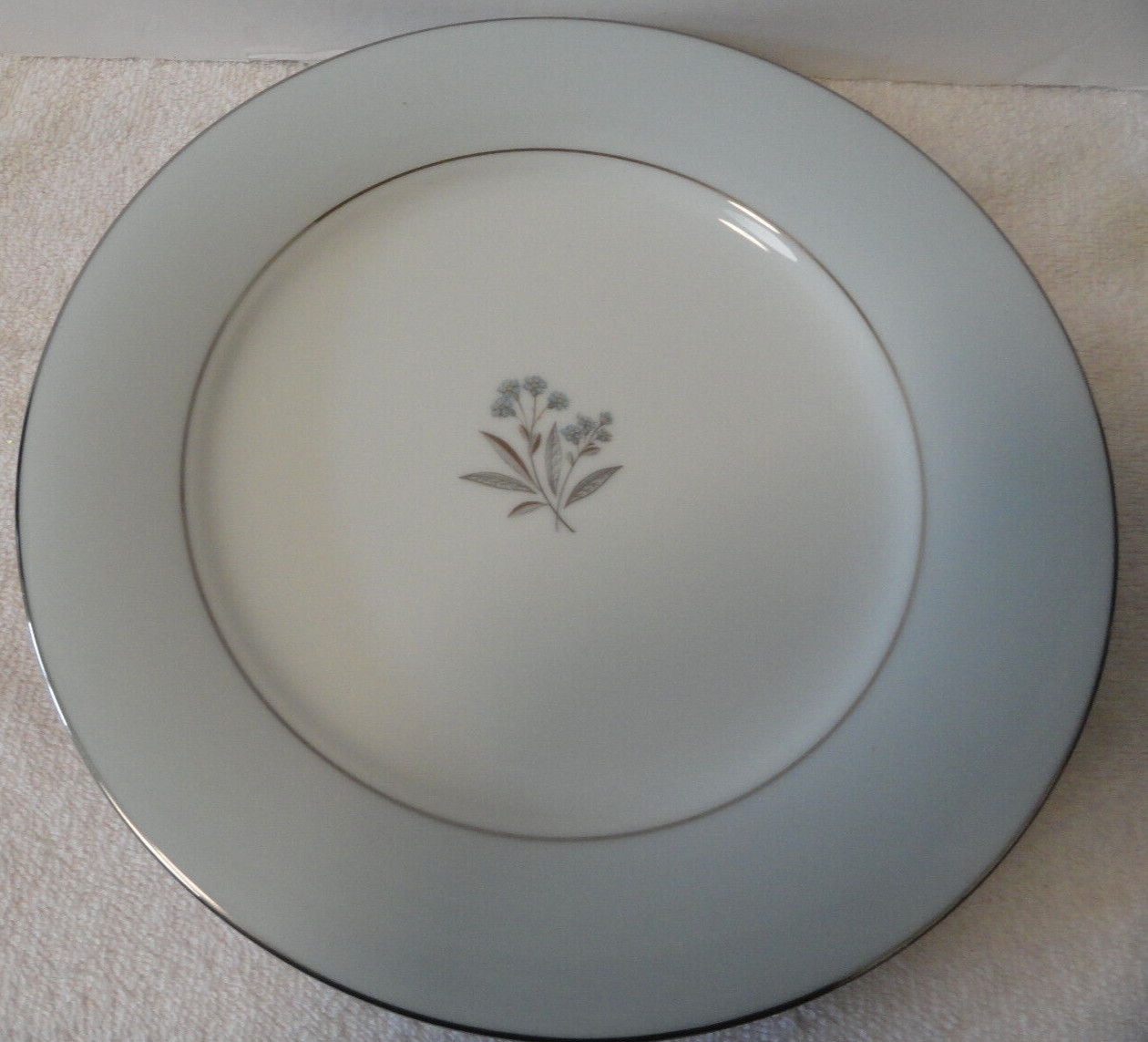NORITAKE DINNER PLATE Mavis 5543 Pattern Discontinued Fine China 10 3/8 in dia