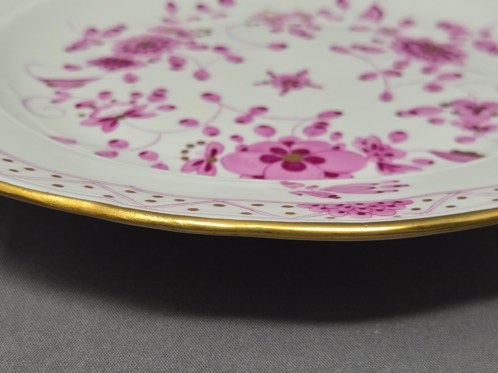 Set of 6 Meissen Hand Painted Pink Puce Indian & Gold 10 1/8 Inch Plates
