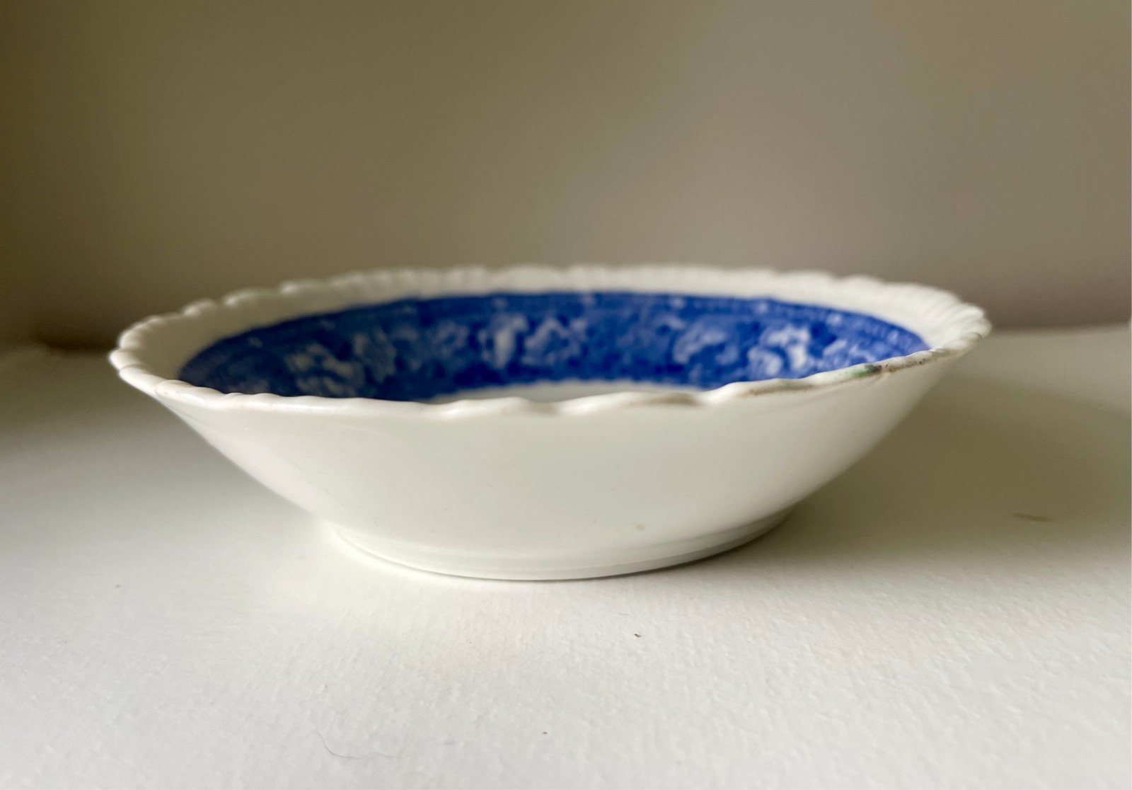 Vintage Warwick China Tudor Rose Blue White Transferware Berry Bowl Scalloped 5.