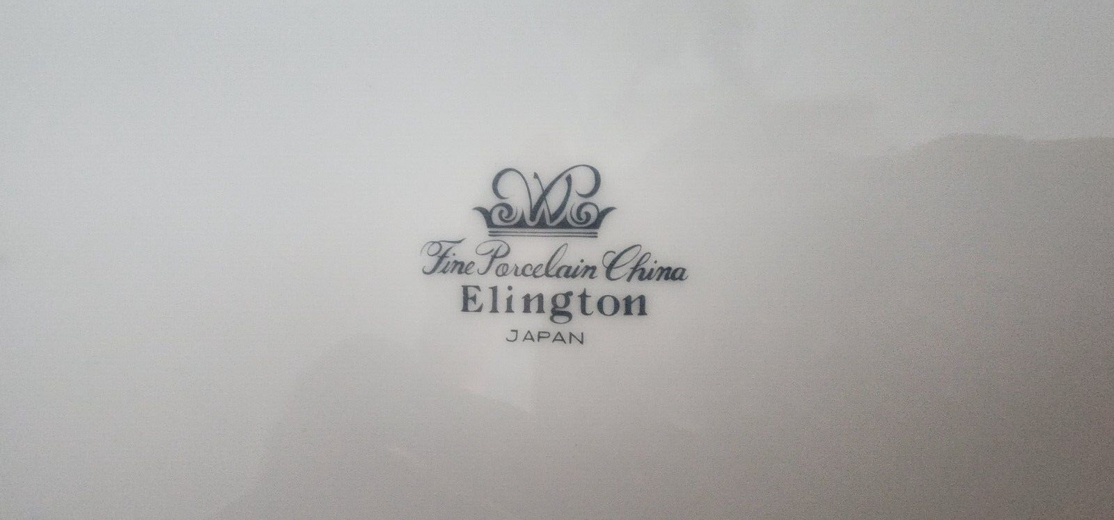 Elington Casserole 2 qt. Covered Wade Fine Porcelain White Blue Platinum Trim !