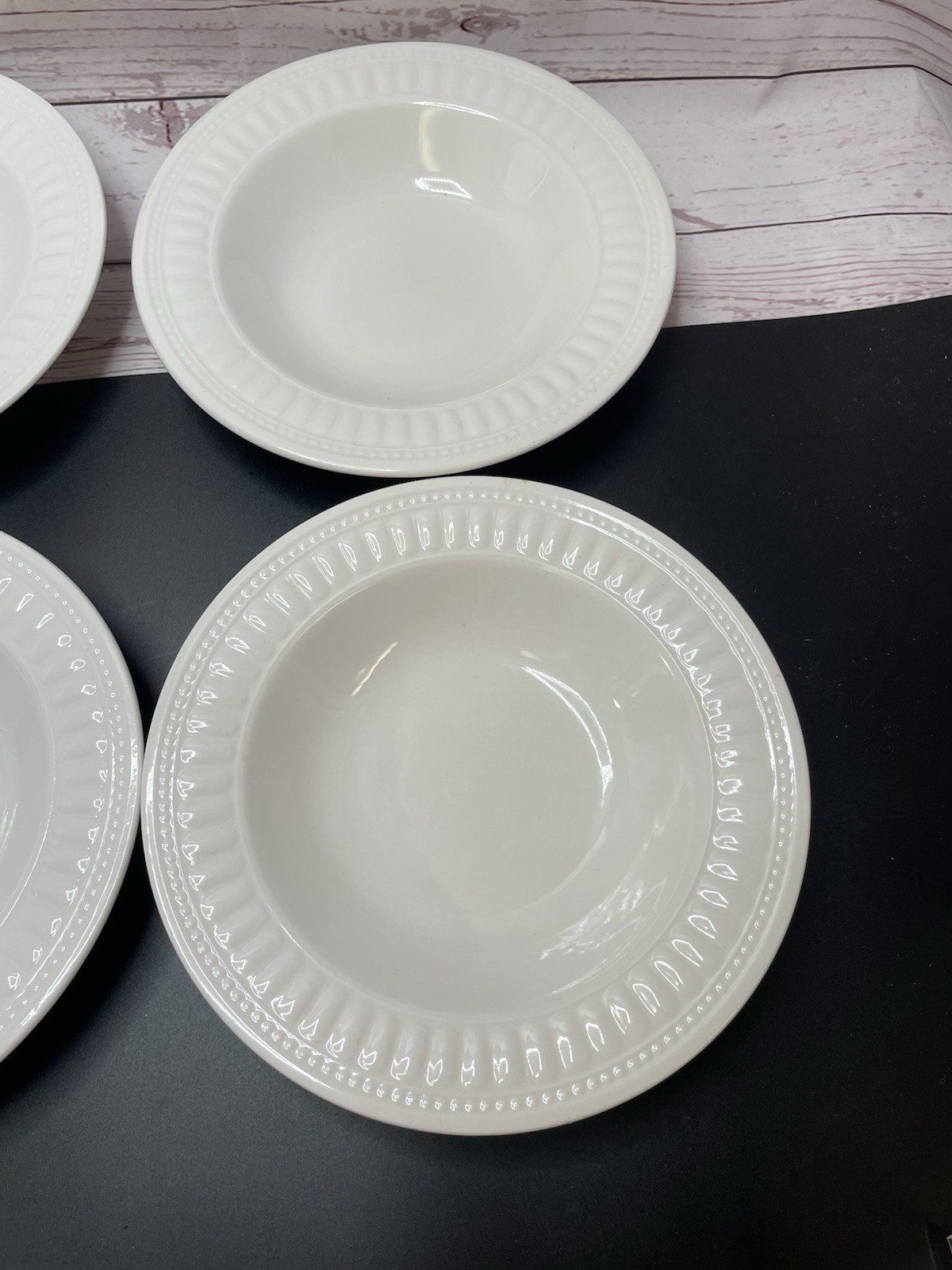 ONEIDA ARIEL PATTERN SOUP BOWLS SET OF 6 WHITE EMBOSSED RIM 8-7/8in ATHENA