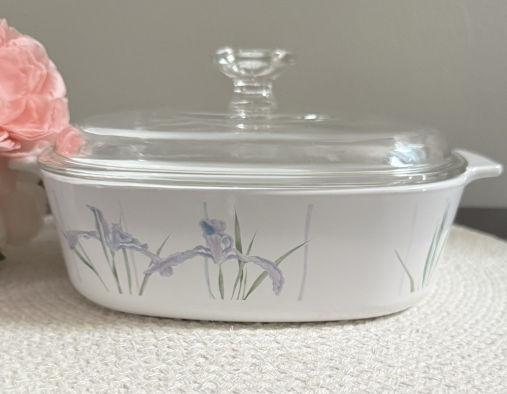 Vintage Corning Ware Shadow Iris A-2-B -2 Liter Baking Casserole Dish W/ Lid EUC