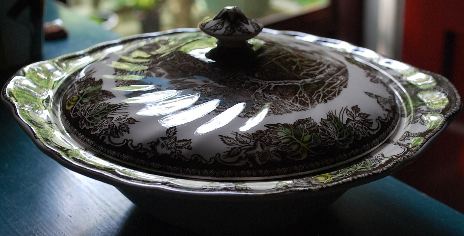 Vtg Johnson Bros COVERED BRIDGE FRIENDLY VILLAGE 10.25″ Covered Veg Dish ENGLAND