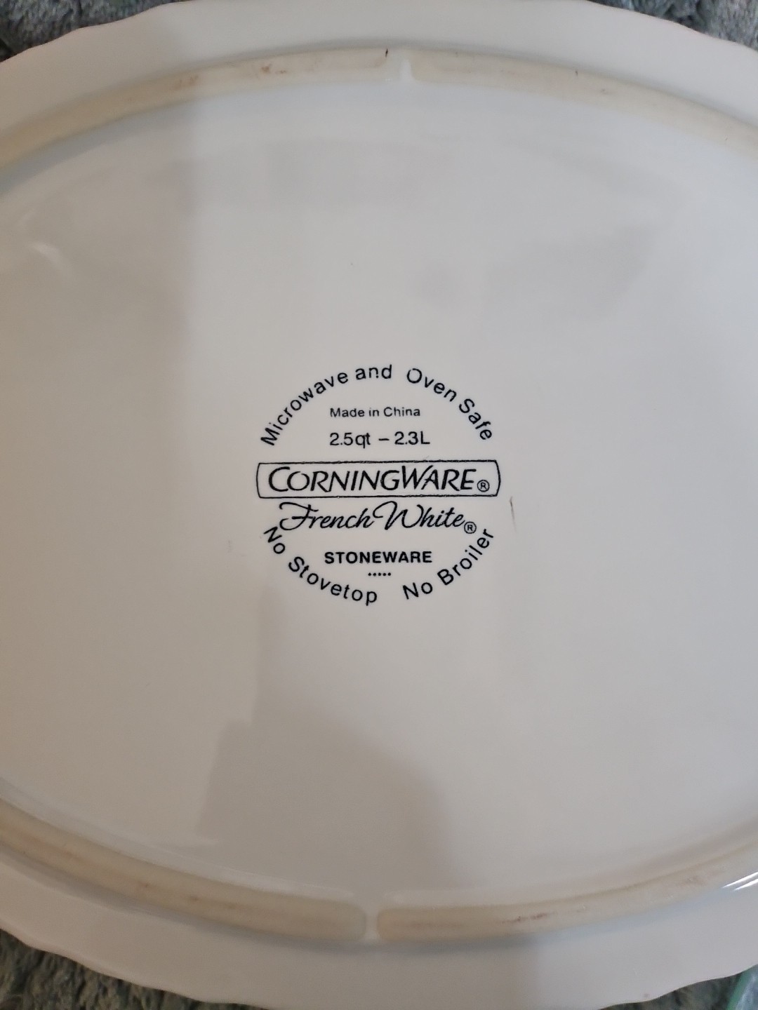 VTG Corning Ware French White 2.5 Qt/2.3 L Casserole Dish Handles With Lid