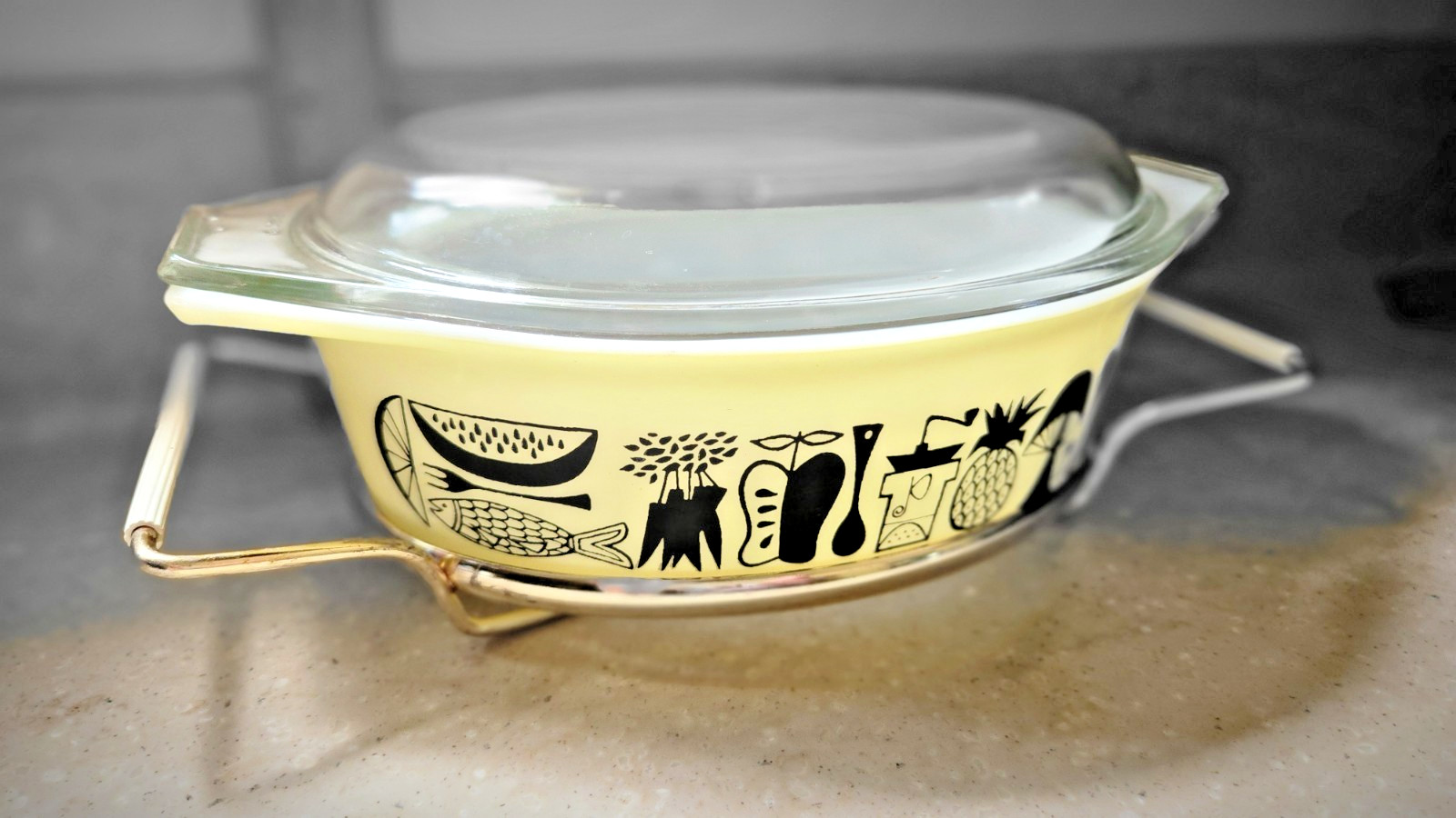 PYREX Mod Kitchen Oval Casserole Dish – 1.5 Qt – Promo, 1958
