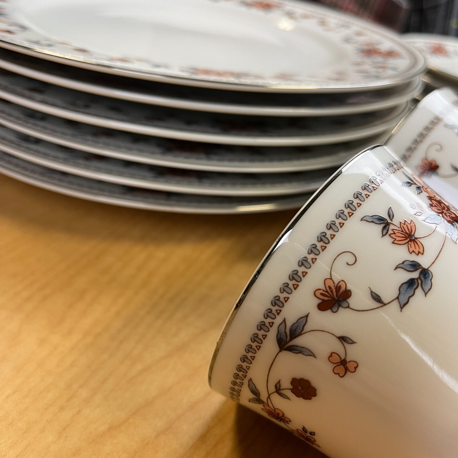 Sheffield Anniversary Porcelain Fine China full set 18 Piece