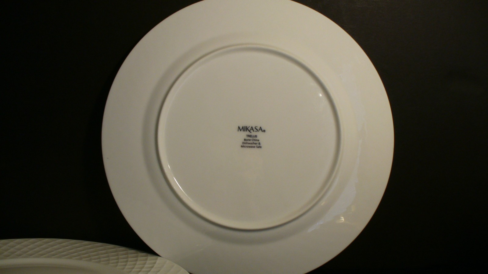 Mikasa Trellis 11″ White Dinner Plates – 4