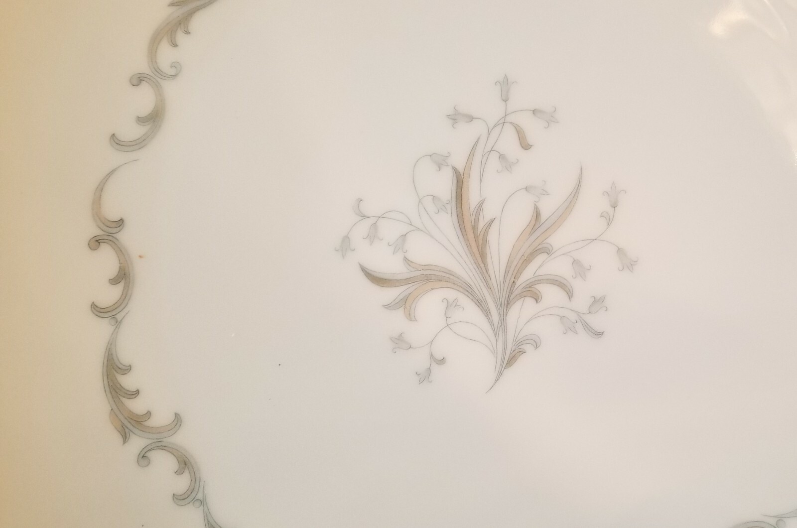 NORITAKE “CHAUMONT” DINNER PLATES , 10 1/2 Inches Diameter SIX Vintage Plates