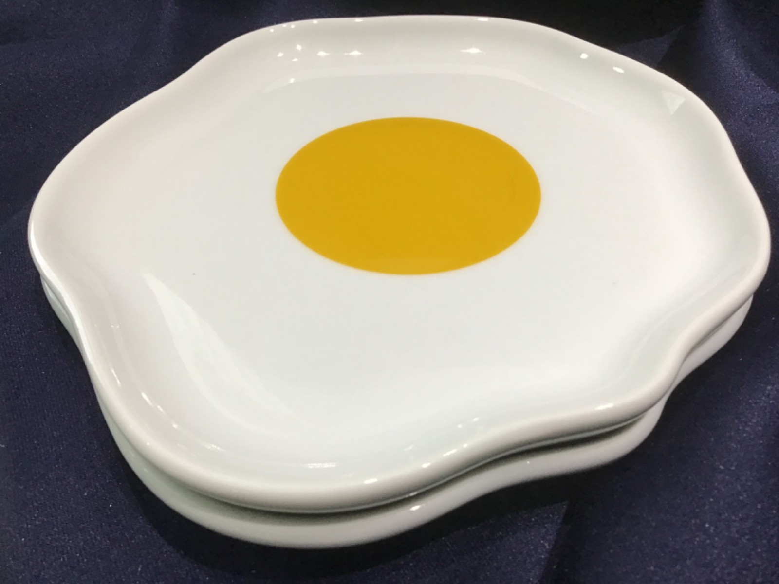CRATE & BARREL FRIED EGG PLATES sunny side up NEVER USED! NEW! 🥚🌞🥚🌞🥚