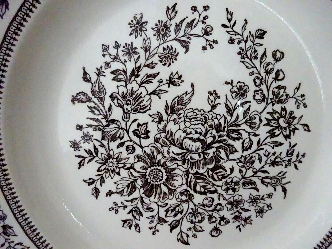 **SUSSEX 11 ½” ROUND PLATTER ROYAL CHINA-US13-G