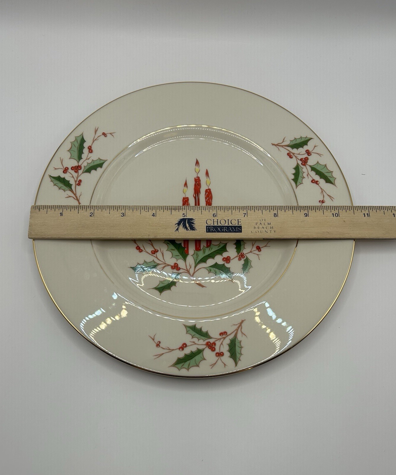 Fine Arts China Christmas 10 1/2″ Dinner Plate with Holly Berry and Candles Gift