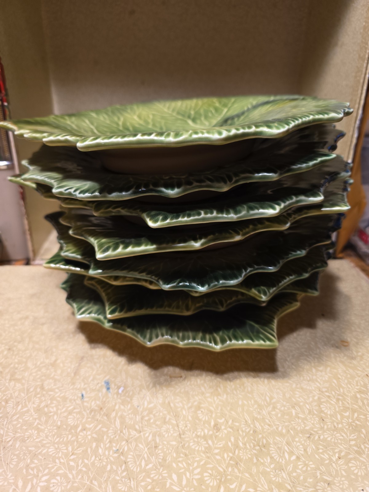 William-Sonoma 10 3/8″ Green Leaf Plate(s) Italy