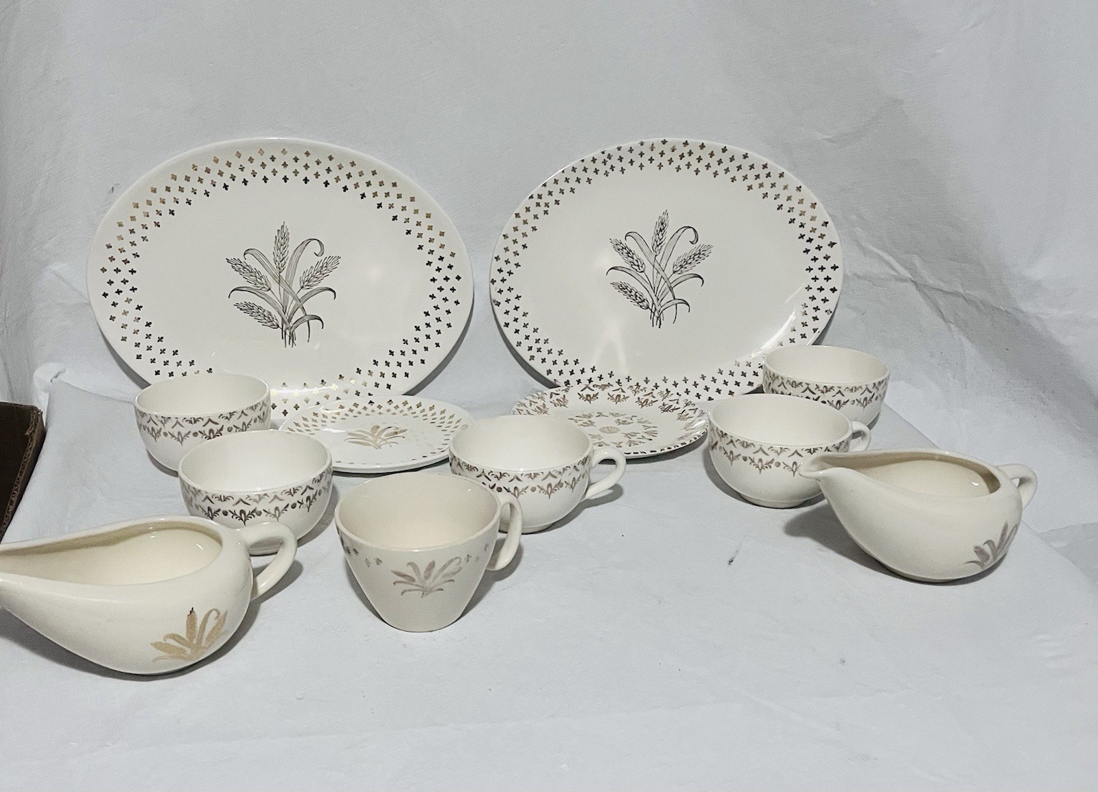Lot Of 12 GOLDEN WHEAT Set By Homer Laughlin