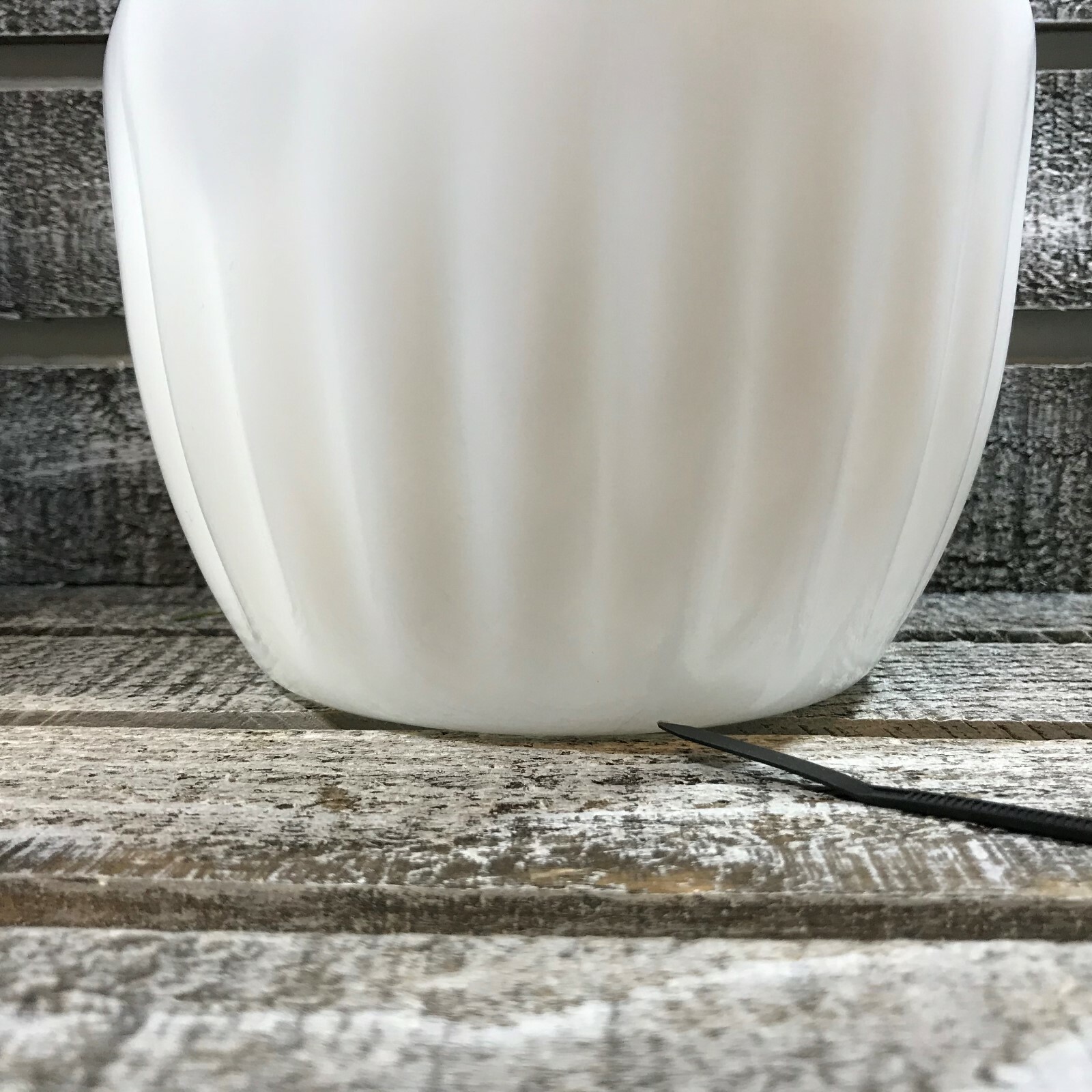 Vintage Milk Glass Vase Planter Scalloped Pinched Pleat Crimped Rim Ribbed Side