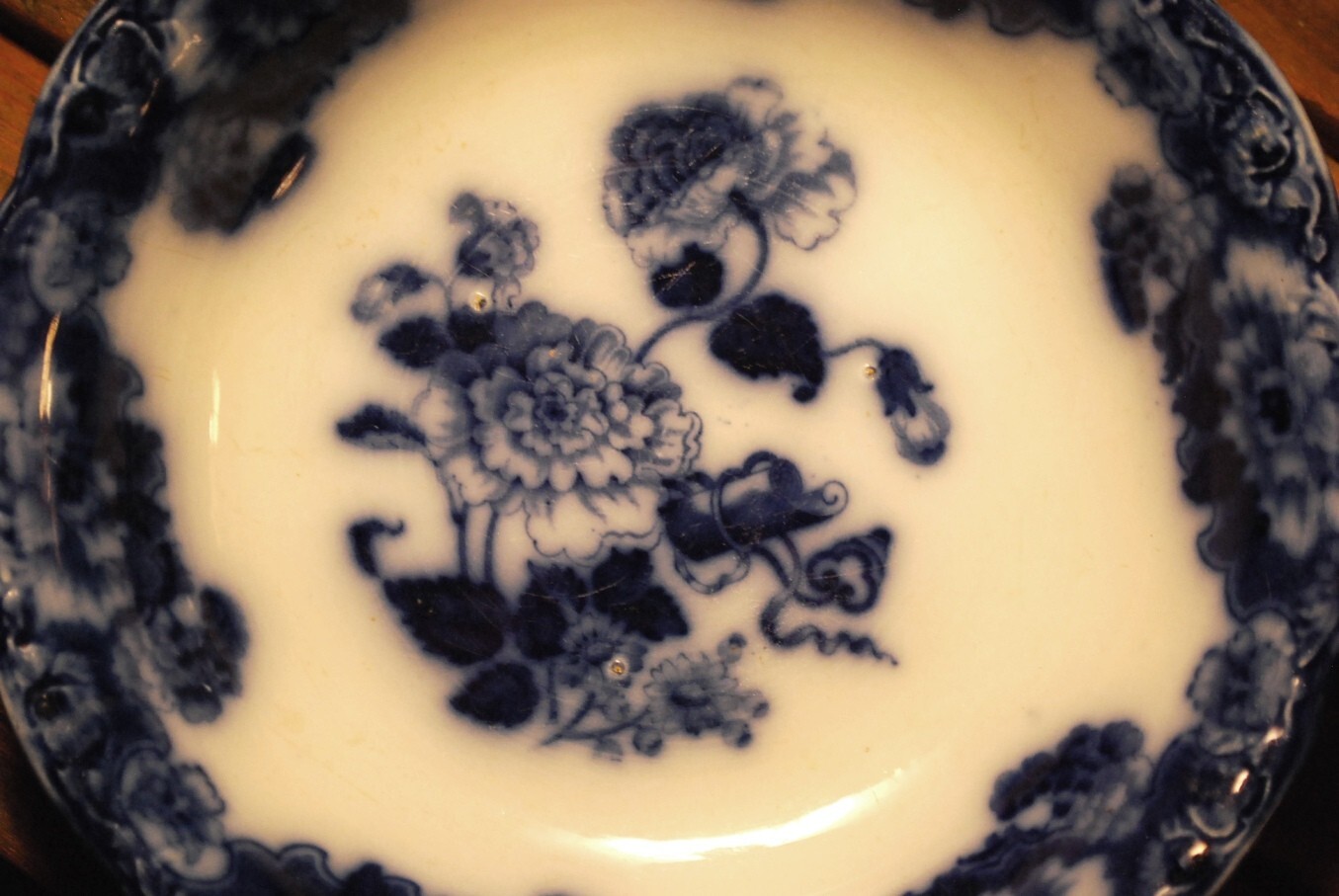 New Wharf Pottery Antique FLOW BLUE England CAMBRIDGE 9” Serving Bowl c. 1877