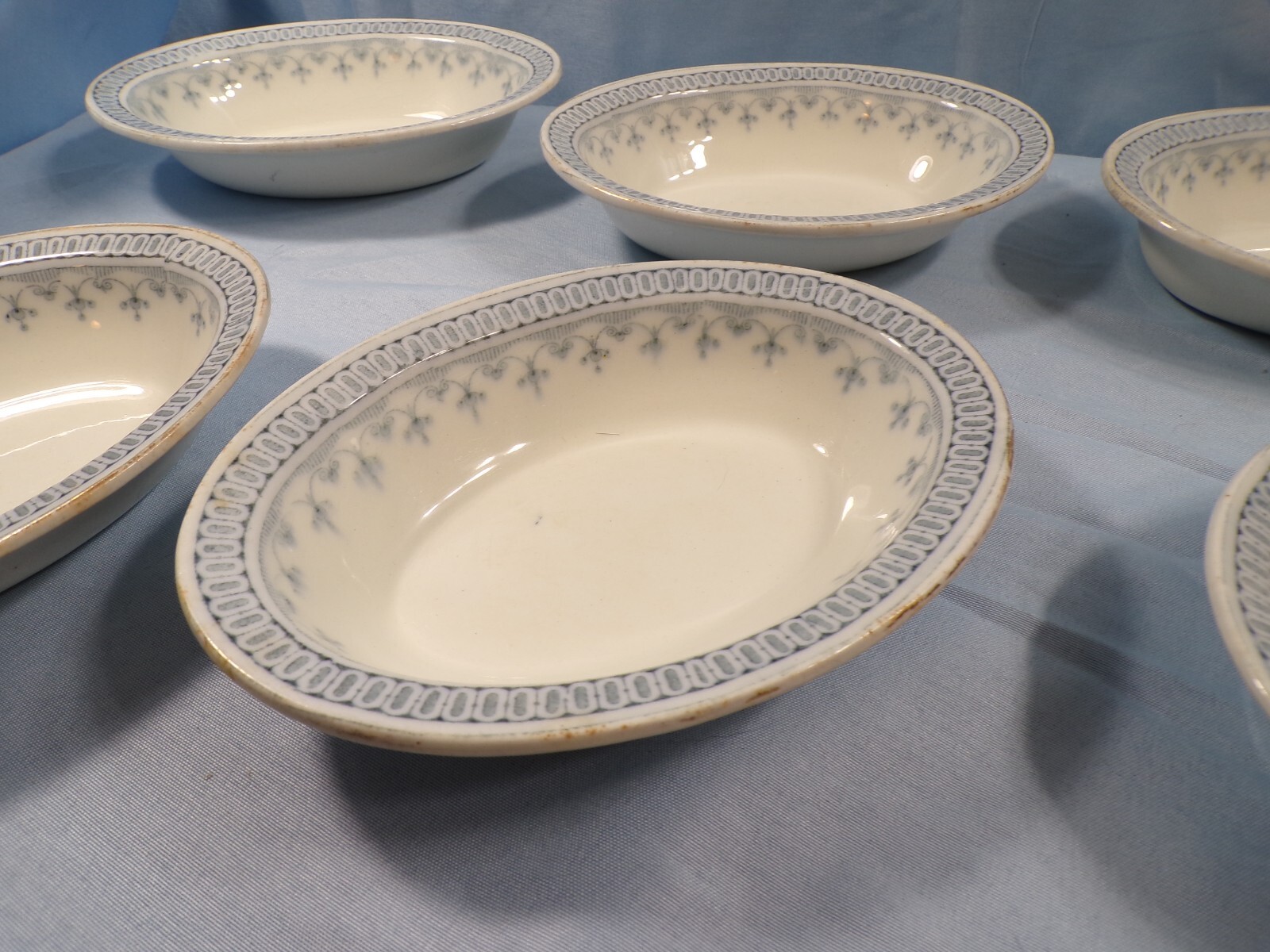 Set of 8 Johnson Brothers Senora Oval Berry Fruit Sauce Bowls 5 3/4″ Long