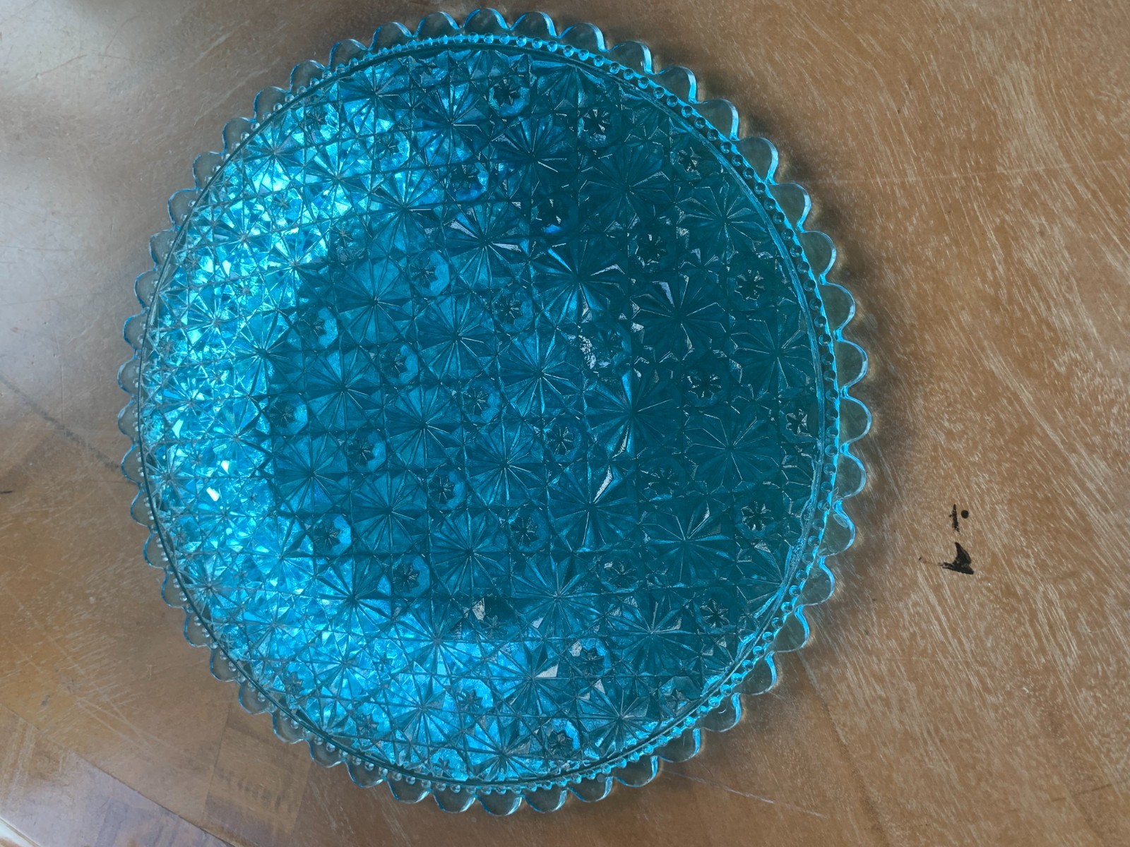 Daisy And Button Aqua Star Round Plate Scallop Edge 10-3/8″
