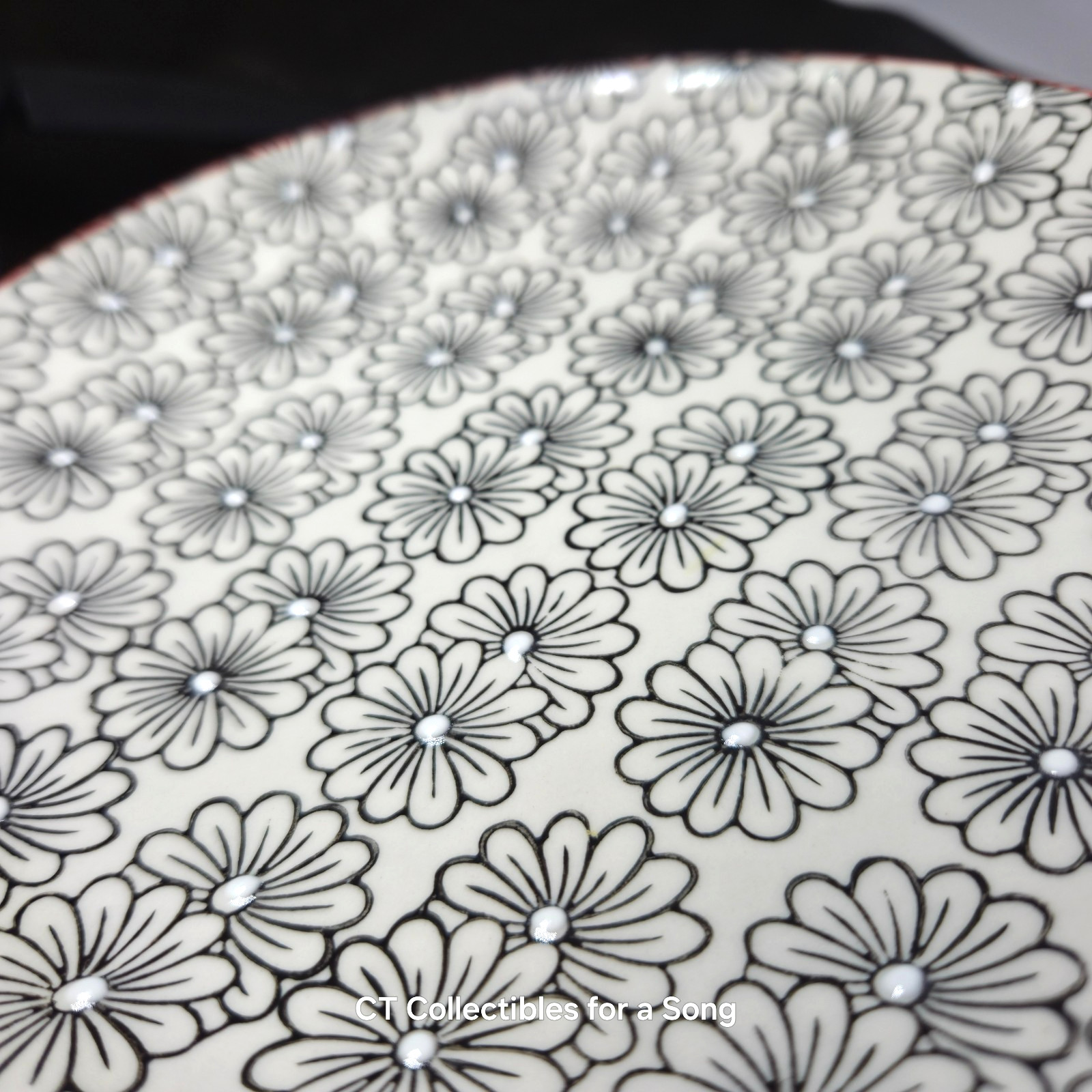 Set of 2 Yokohama Studio Japan Salad Plates 8″ Grey Daisy Red Rim Handpainted