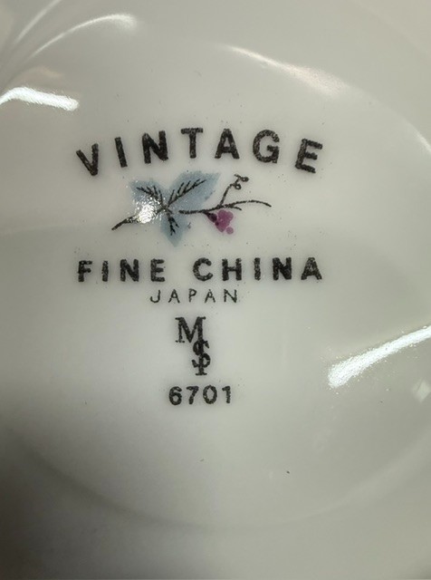 Fine China of Japan Vintage Grapevine Dinnerware Set Replacements Grapes 6701