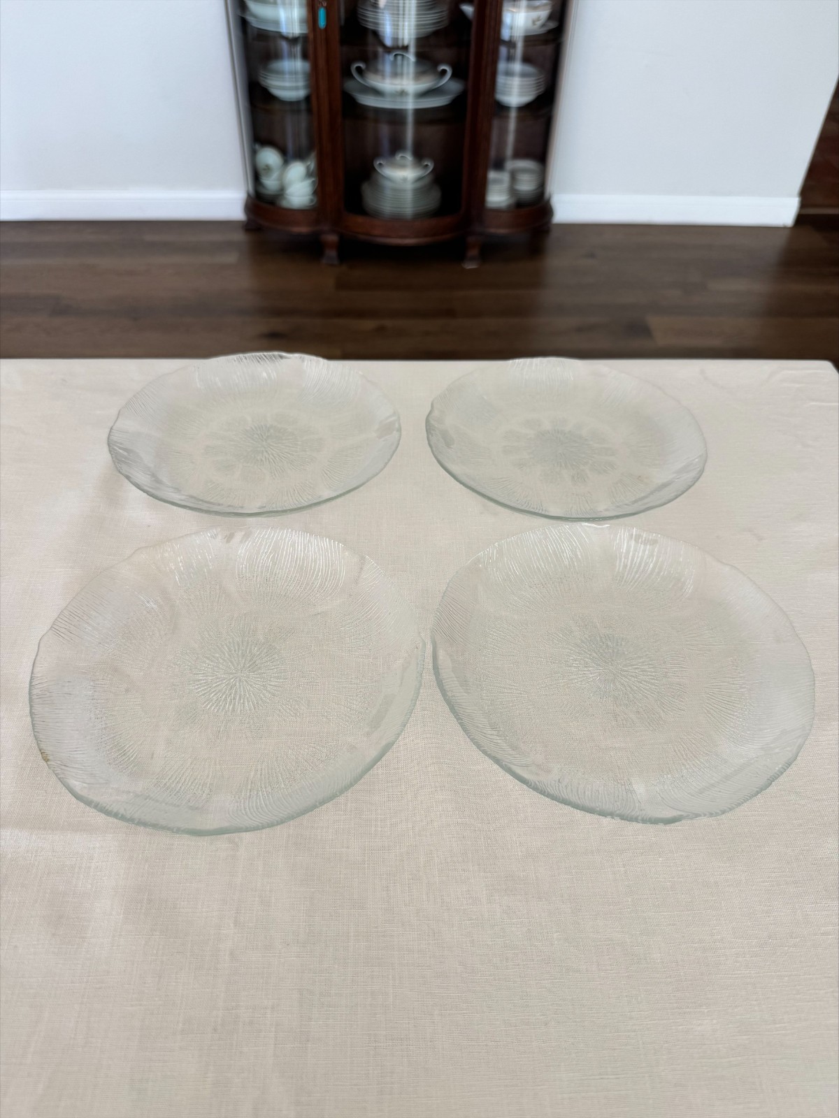 Arcoroc France Fleur Pressed Glass Plates Set Of 4 – Clear Floral Pattern 7.75″