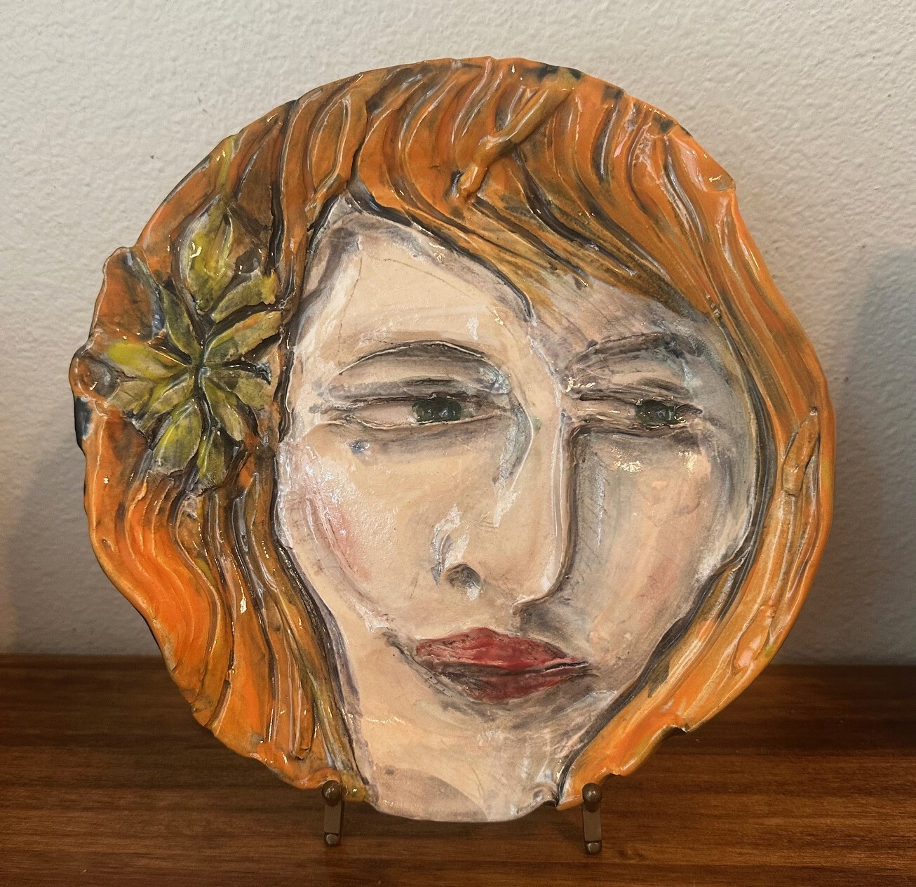 THERESA KNOWLES New Orleans Art Pottery Decorative Plate – Woman’s Face – 9.5″