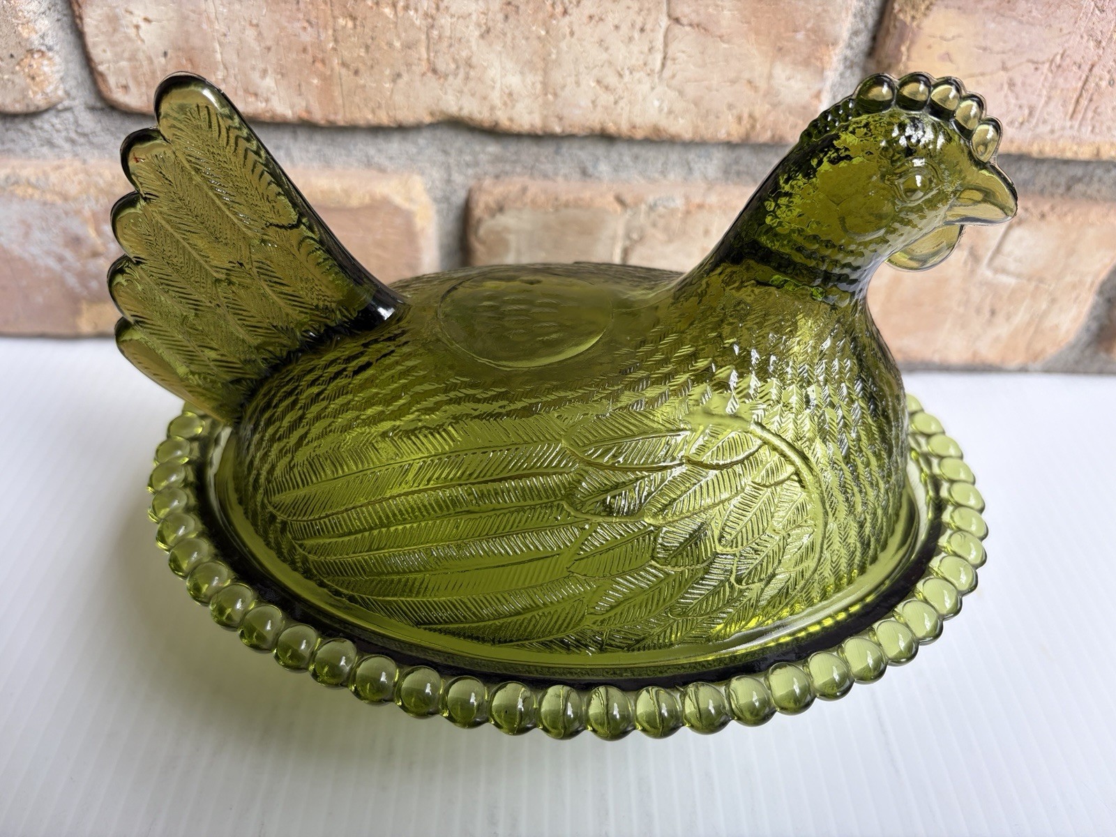 Vintage Indiana Glass Green Pressed Glass Hen on Nest Bowl Beaded Rim HON *read*