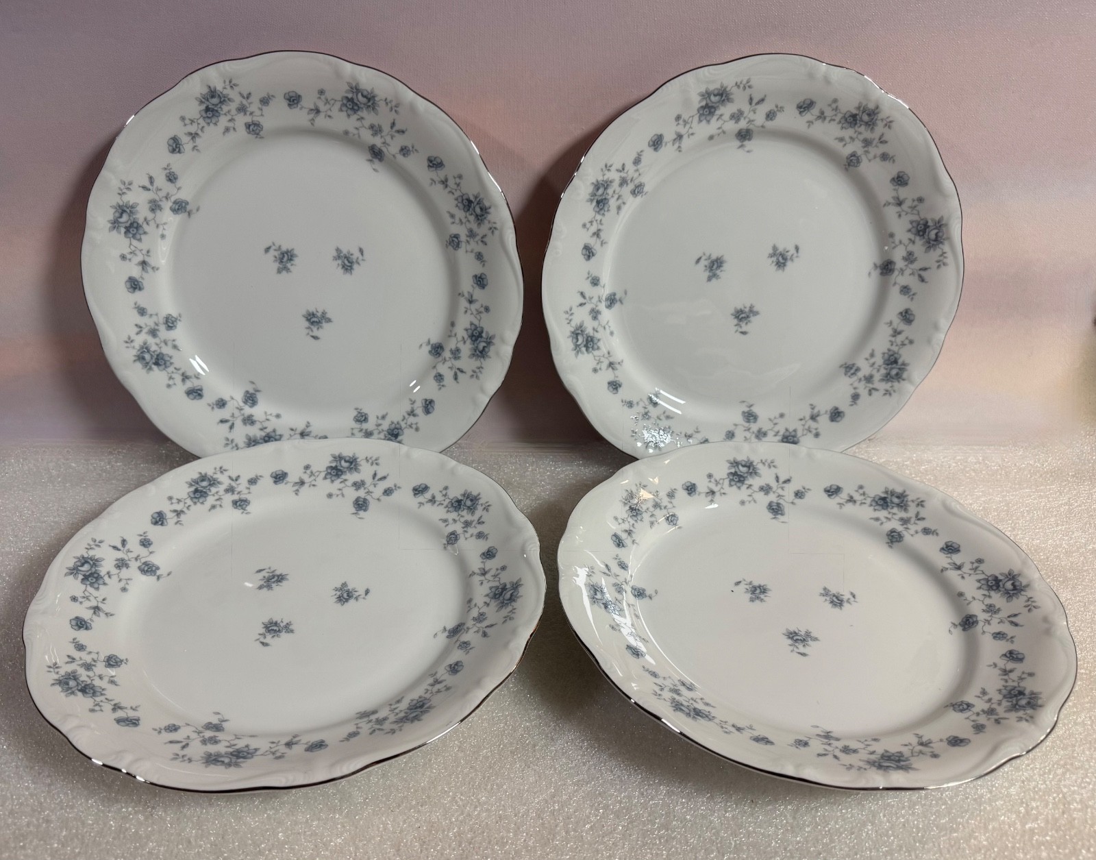 4 Johann Haviland BLUE GARLAND 10″ White Floral Dinner Plates Bavaria Germany