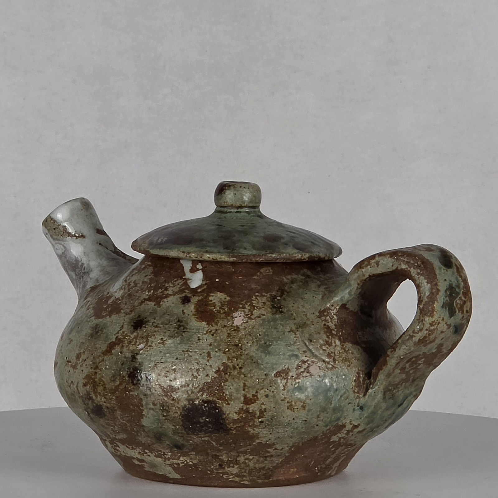 Art Pottery Stoneware Hand-thrown Tea Pot w/Lid Signed Jake ’10 – 6.5″ x 5″ x 4″