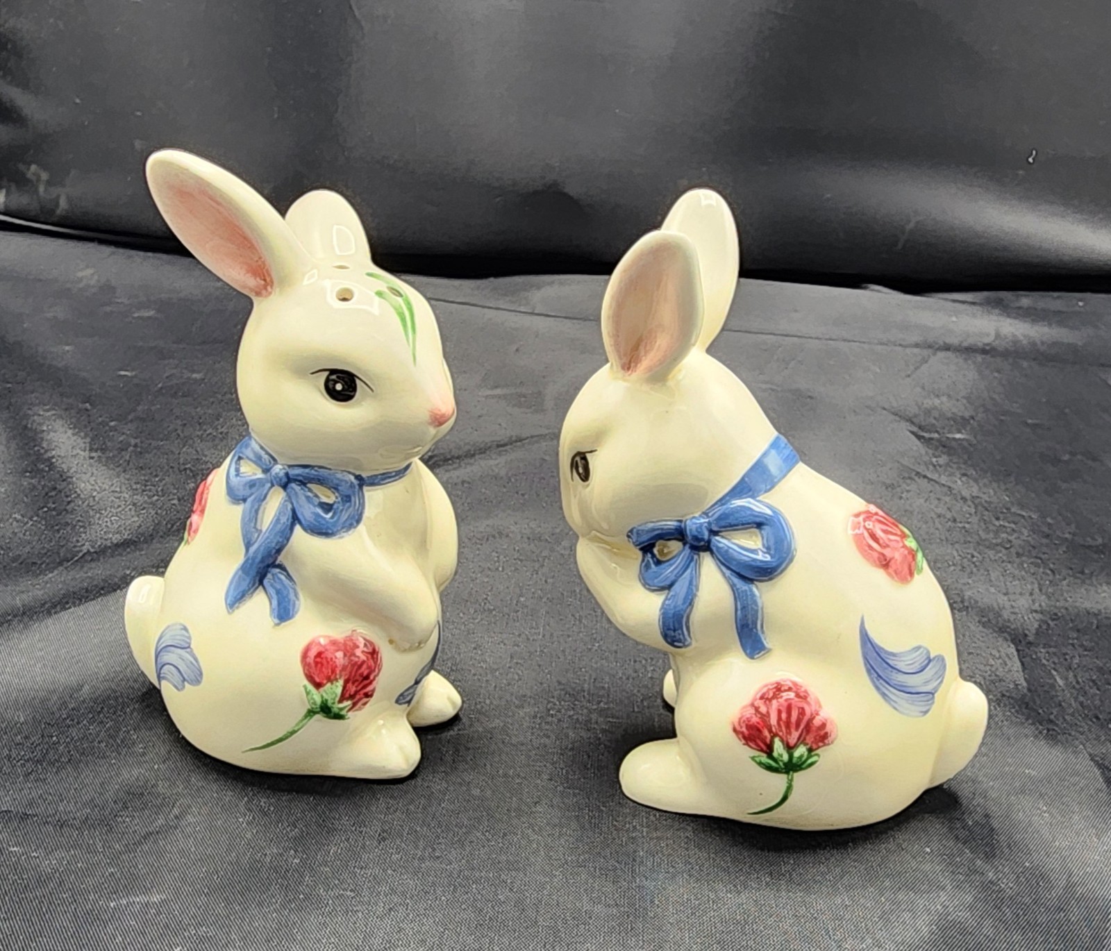 Lenox Poppies on Blue Salt and Pepper Shakers Bunnies Rabbits Easter