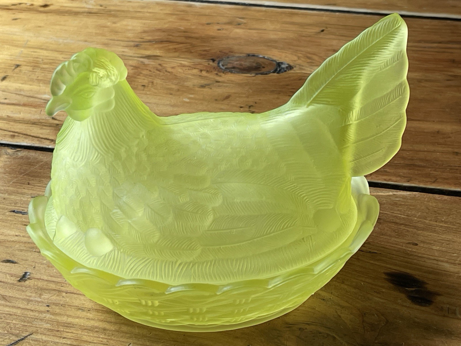HEN ON NEST 7″ YELLOW FROSTED VASELINE URANIUM GLASS Canary BASKET WEAVE BASE