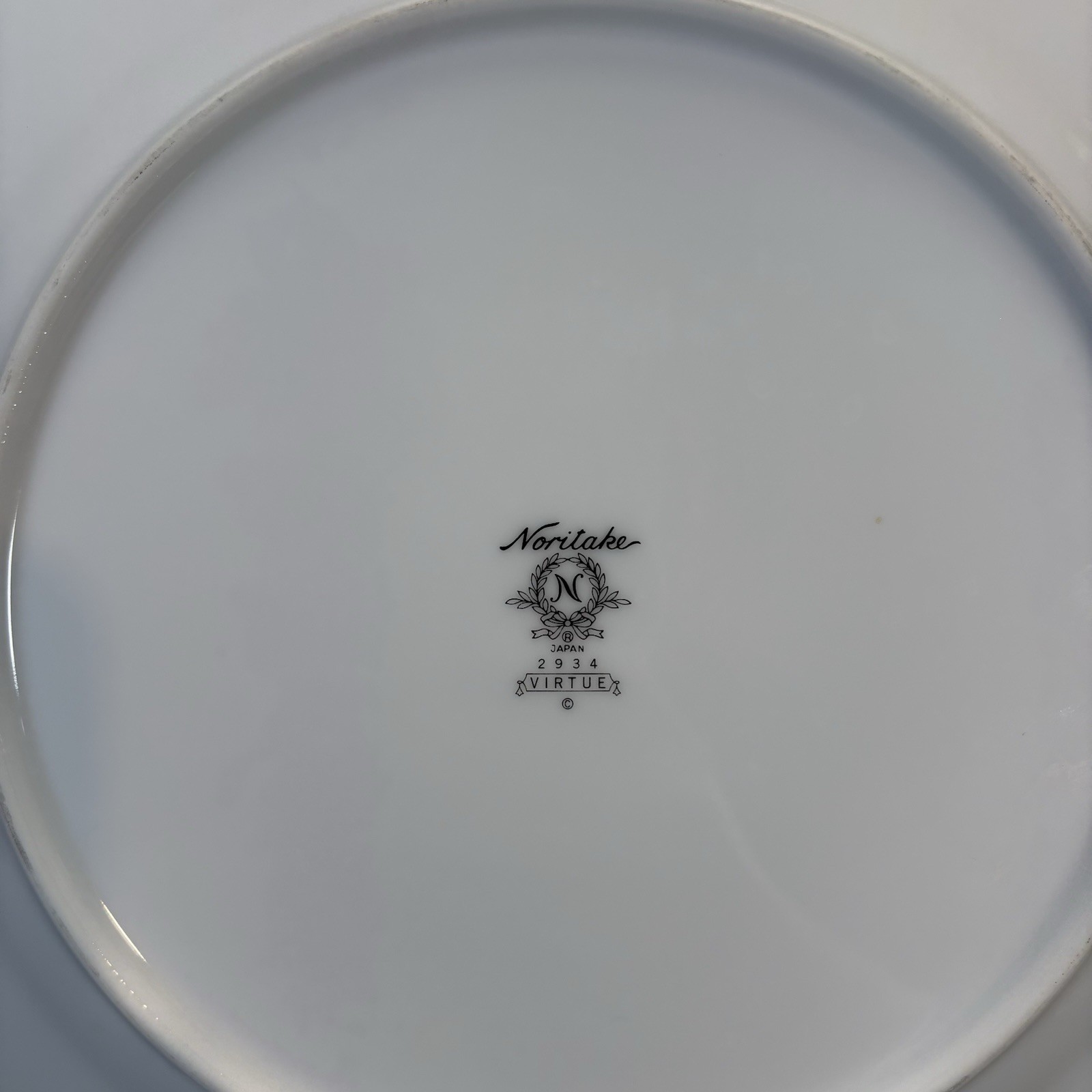 Noritake Vritue Dinner Plates 10 1/2″ Set of 4 White Blue Roses Platinum Trim