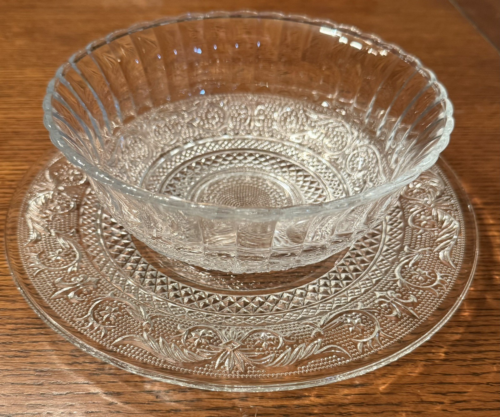 3 Pcs -VINTAGE KIG MALAYSIA Trellis Glass Sandwich; 2 Serving Bowls & 1 Lg Plate