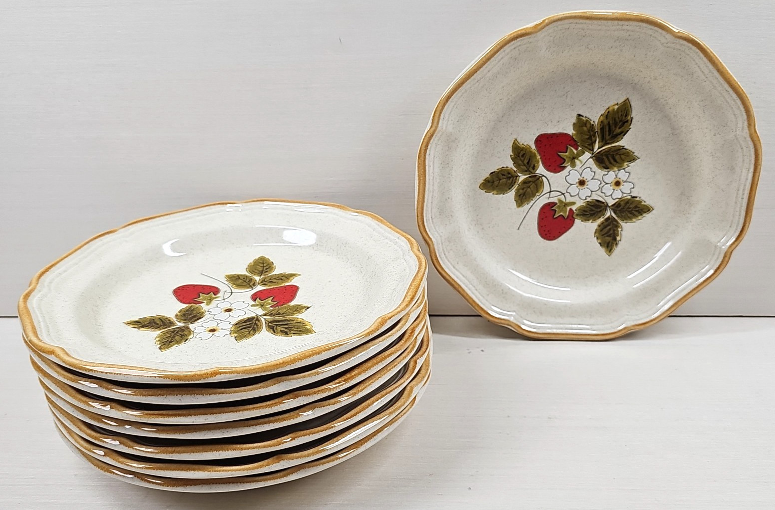 (8) Mikasa Strawberry Festival Salad Plates Set Vinage Fruit Scalloped Retro Lot