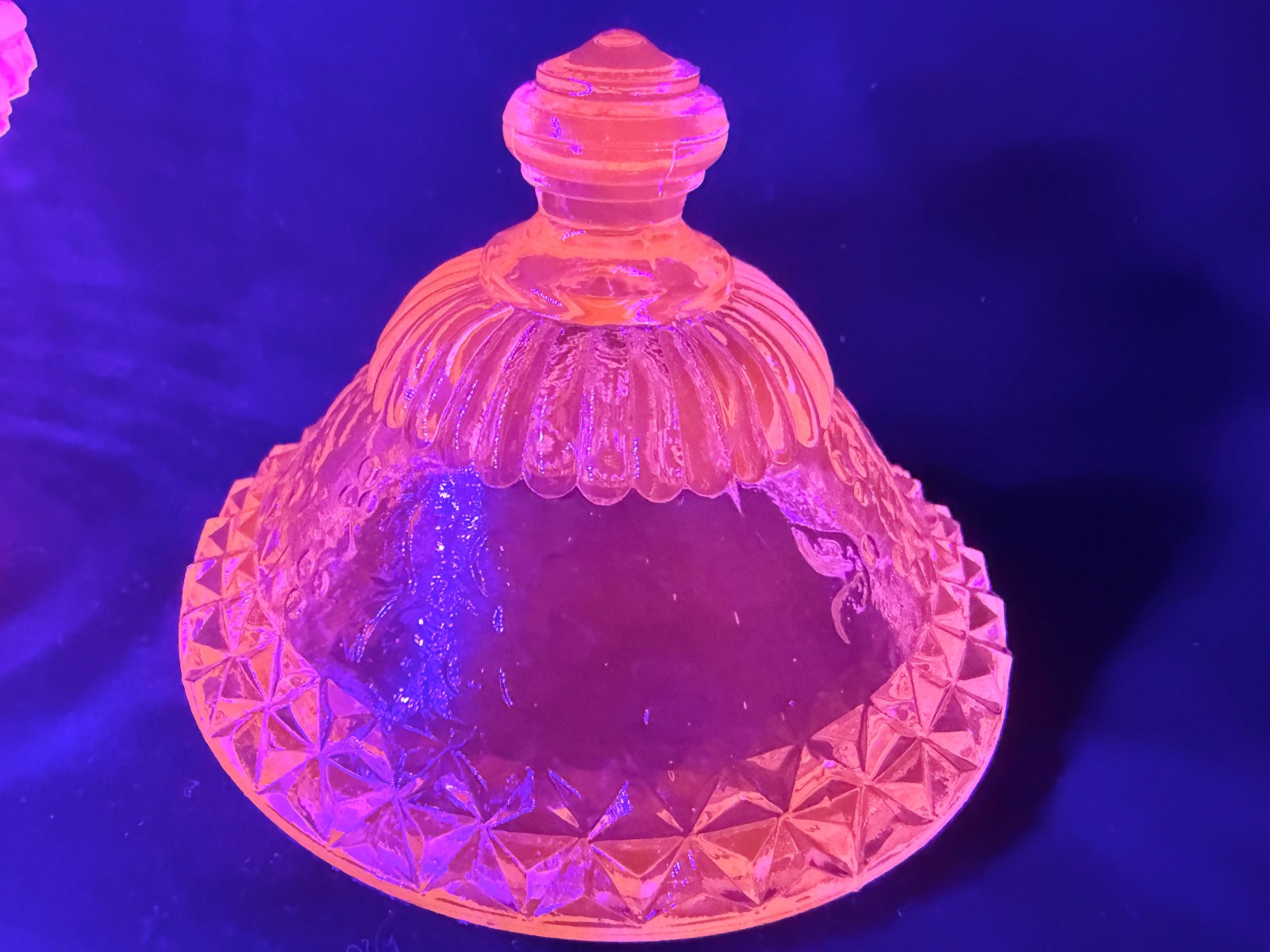 Green Vaseline Uranium glass covered candy dish coffee sugar jar butter selenium