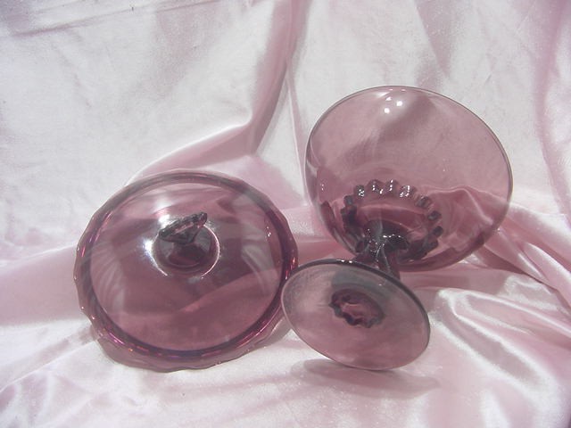 VINTAGE AMETHYST PURPLE GLASS COMPOTE BOWL FOOTED w/ SCALLOPED COVER