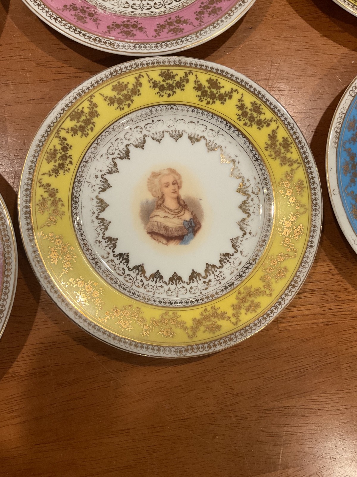 Set of 6 Victoria Carlsbad Gilt Portrait Plates, 1894-1918 – named portraits